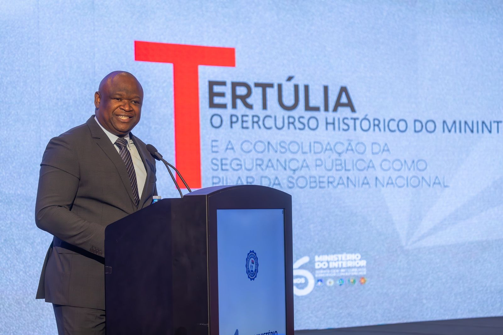 <br />
<b>Notice</b>:  Undefined index: title in <b>/home/gov/public_html/portais-governo-producao/themes/portalweb/galeria-itens.php</b> on line <b>148</b><br />
